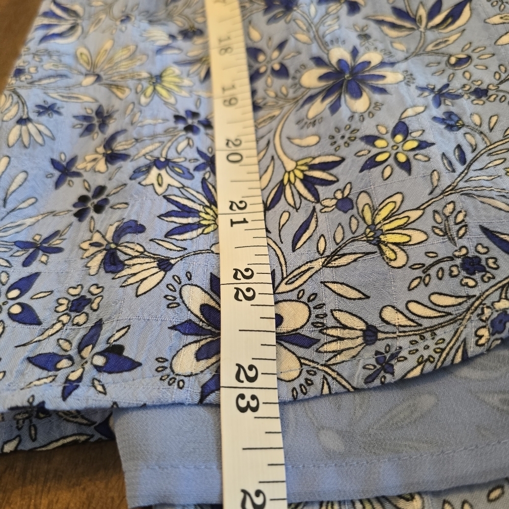 LOFT Blue Floral Top - Picture 10 of 10